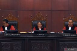 Ketua MK cecar saksi PHPU yang tak berikan kesaksian secara detail