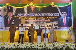 Pemkot Ambon berikan tambahan uang saku kepada 322 calon haji