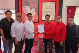 Mas Kia kembalikan formulir pendaftaran bakal cawawali ke PDIP Madiun