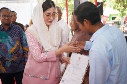 Ribuan UMKM di Trenggalek terima sertifikat halal gratis
