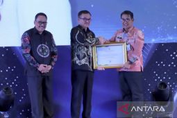 Pj Gubernur Kaltim raih  penghargaan tokoh daerah Kearsipan 2024