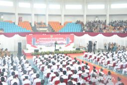 Pj Bupati Bogor serahkan SK perpanjangan masa jabatan pada 410 kepala desa