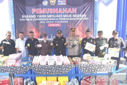 Bea Cukai Cikarang musnahkan 4,4 juta batang rokok ilegal hasil tindak kepabeanan