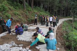 Petinggi TNI tinjau pelaksanaan TMMD di Trenggalek
