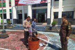 Kejari Ponorogo musnahkan barang bukti kejahatan