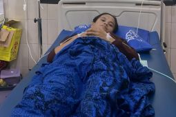 Relawan beri pertolongan warga Badui yang alami keguguran