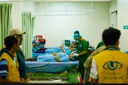 Yayasan Ishk Tolaram operasi katarak gratis untuk 900 orang