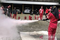 Pertamina latih operator Pertashop Pulau Bangka gunakan APAR
