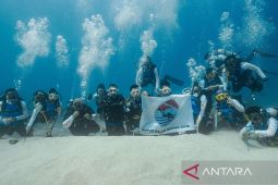 Pupuk Kaltim jaga ekosistem laut turunkan ratusan media terumbu di Maratua
