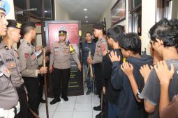 Polisi gagalkan tawuran antarkelompok pemuda bersenjata tajam di Cirebon