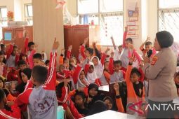 Polresta Ambon sosialisasi bahaya perundungan bagi siswa SD di Waiheru