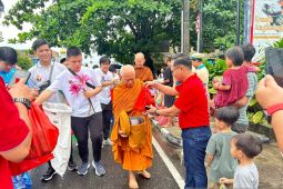 Swiss-Belhotel Pangkalpinang dukung kegiatan Pindapatta, berikan bantuan obat-obatan
