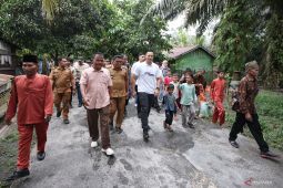Menteri AHY blusukan di Riau saat penyerahan sertifikat tanah