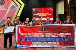 Delapan Kades dan Lurah di Sulteng terima penghargaan Paralegal Justice Award