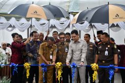 Sekda Paser resmikan ATM Drive Thru Bankaltimtara