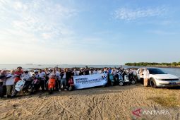 Karyawan PLN Situbondo "touring" kendaraan listrik ramah lingkungan