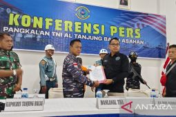 Tangkap penyeludup narkoba, Lanal TBA serahkan tersangka dan barang bukti ke BNN  Asahan
