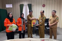 Disbun Kaltim bantu alat pemadam untuk  kelompok tani di Kukar