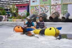 DLH Surabaya: Busa di sungai karena turbulensi rumah pompa