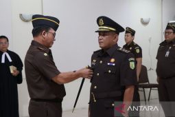 Lantik Kasubbagbin Edi Syahjuri Tarigan, Kajari Medan: tingkatkan kualitas pelayanan publik