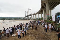 PLN UIW MMU-MCC aksi bersih sampah pantai Galala Kota Ambon