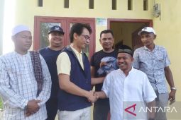 Anggota DPRA Irwan Djohan serahkan rumah layak huni untuk warga Banda Aceh