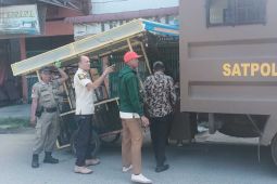 Pemkab Aceh Timur tertibkan puluhan pedagang kaki lima