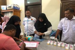 Polres Tapsel tes urine  16 sopir bus pembawa jamaah haji, berikut hasilnya