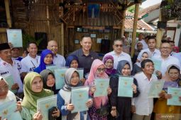 Sambil bagikan sertipikat, AHY "ngariung" bersama warga Kabupaten Bandung