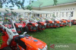 Pemkab Batanghari salurkan alsintan ke petani