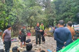 Polisi mendirikan pos awasi tambang emas ilegal di hulu Sungai Kapuas