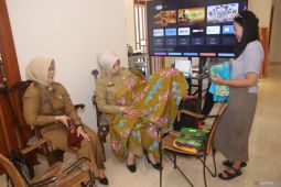 Dekranasda Kalbar bantu mengembangkan produk kerajinan siswa SMK