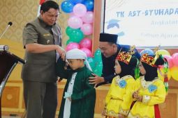 Wabup Tanjab Barat ajak siswa TK As Syuhada untuk berbuat baik, rajin belajar serta hormati guru