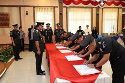 Kakanwil Kemenkumham Jambi lantik 14 pegawai jabatan manajerial dan non-Manajerial