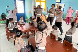 Polwan Polda Maluku bangun pemahaman lalu lintas  sejak dini  bagi anak TK