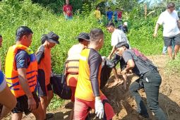 Basarnas Banten evakuasi jenazah warga yang terseret Sungai Ciliman