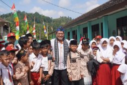 Astra Tol Tamer serahkan bantuan untuk sekolah di Lebak