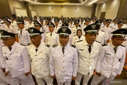 414 kepala desa di Garut menerima SK perpanjangan masa jabatan