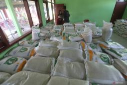 Penyaluran bantuan pangan cadangan beras