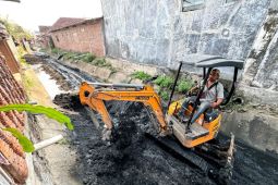 Cegah banjir, Dinas PUPR Kota Madiun normalisasi saluran air