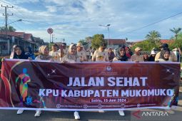 KPU Mukomuko gelar jalan sehat jelang peluncuran maskot pilkada 2024
