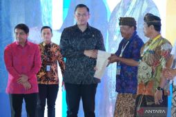 Cerita masyarakat eks pengungsi Timor-Timur yang akhirnya sah terima sertipikat