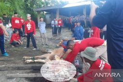 Polres Sukabumi bagikan 1.000 paket daging kurban untuk warga