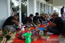 Astra Tol Cipali menerapkan pengelolaan daging kurban ramah lingkungan