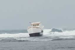 Kapal "Maliki" terdampar di perairan Panyaungan Lebak
