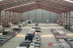 Pengamat minta pemerintah utamakan daya saing industri dalam negeri