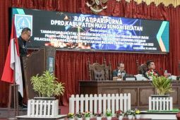 DPRD HSS paripurna jawaban eksekutif untuk pandangan umum fraksi APBD 2023