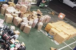 Pengiriman jutaan batang rokok ilegal digagalkan Bea Cukai Malang