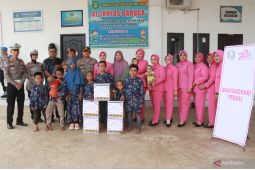 Polresta Kendari beri 700 paket sembako ke panti asuhan