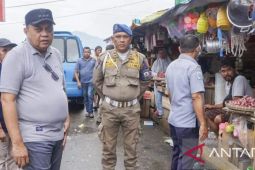PJ Wali Kota Ambon pantau harga kebutuhan pokok di Pasar Mardika